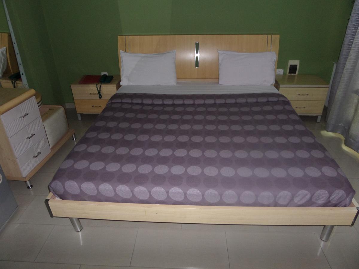 Theodawn Hotels @ Suite 29 Ikeja Buitenkant foto
