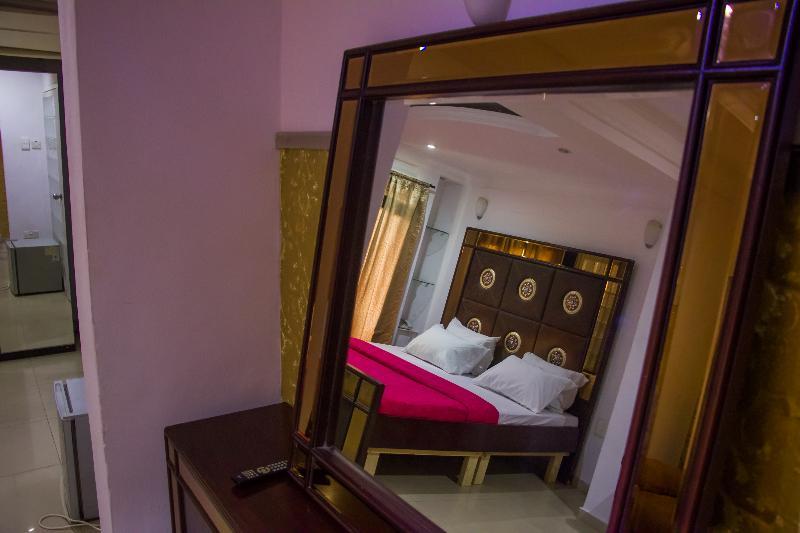 Theodawn Hotels @ Suite 29 Ikeja Buitenkant foto