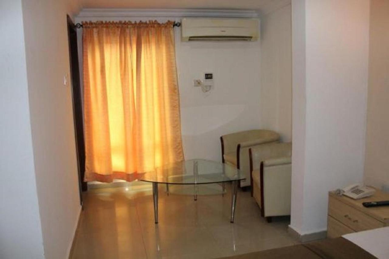 Theodawn Hotels @ Suite 29 Ikeja Buitenkant foto